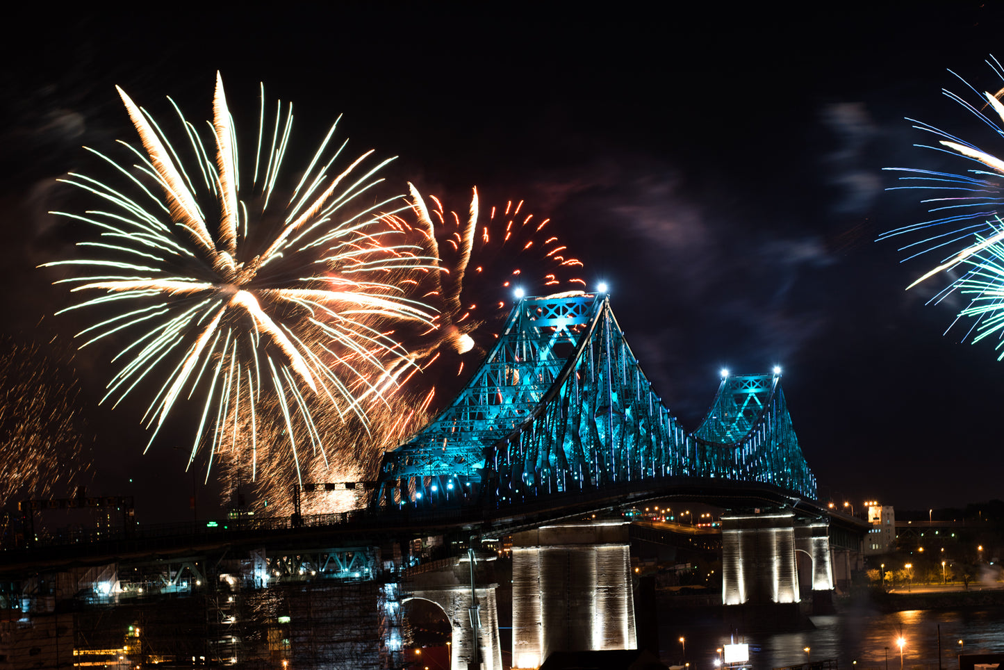 Illumination du pont Jacques-Cartier