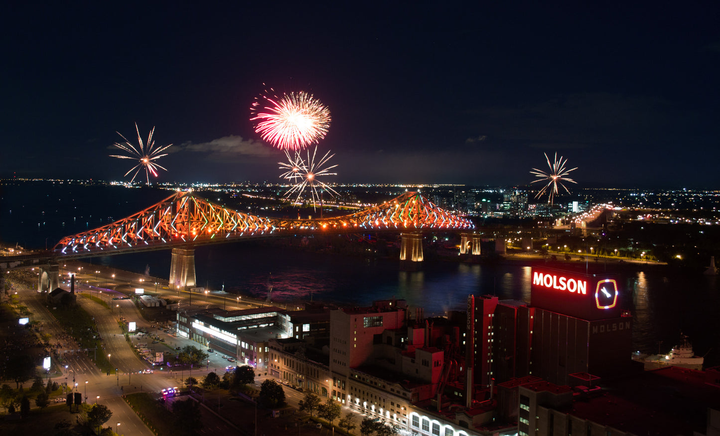 Illumination du pont Jacques-Cartier