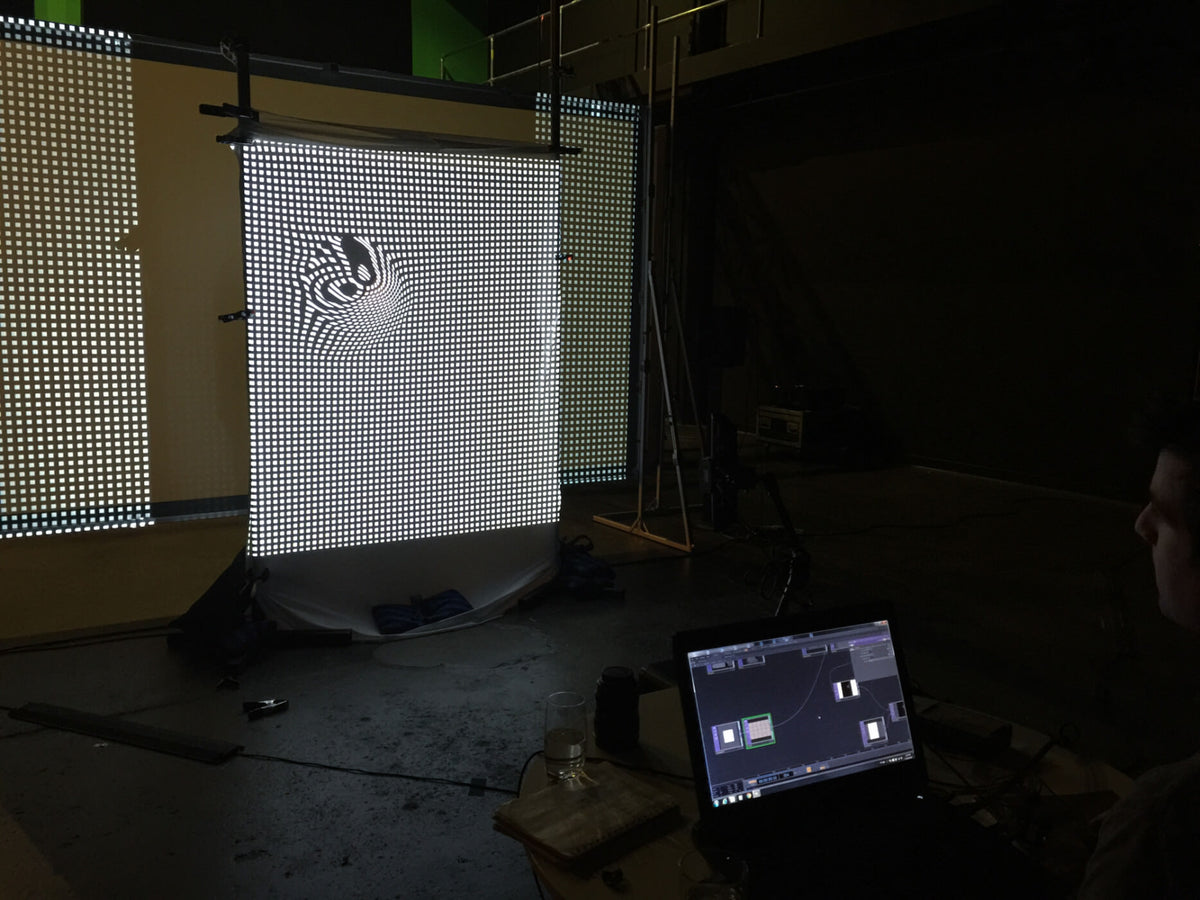 Projection Pattern System On Fabrics Interactive fabric – Moment Factory