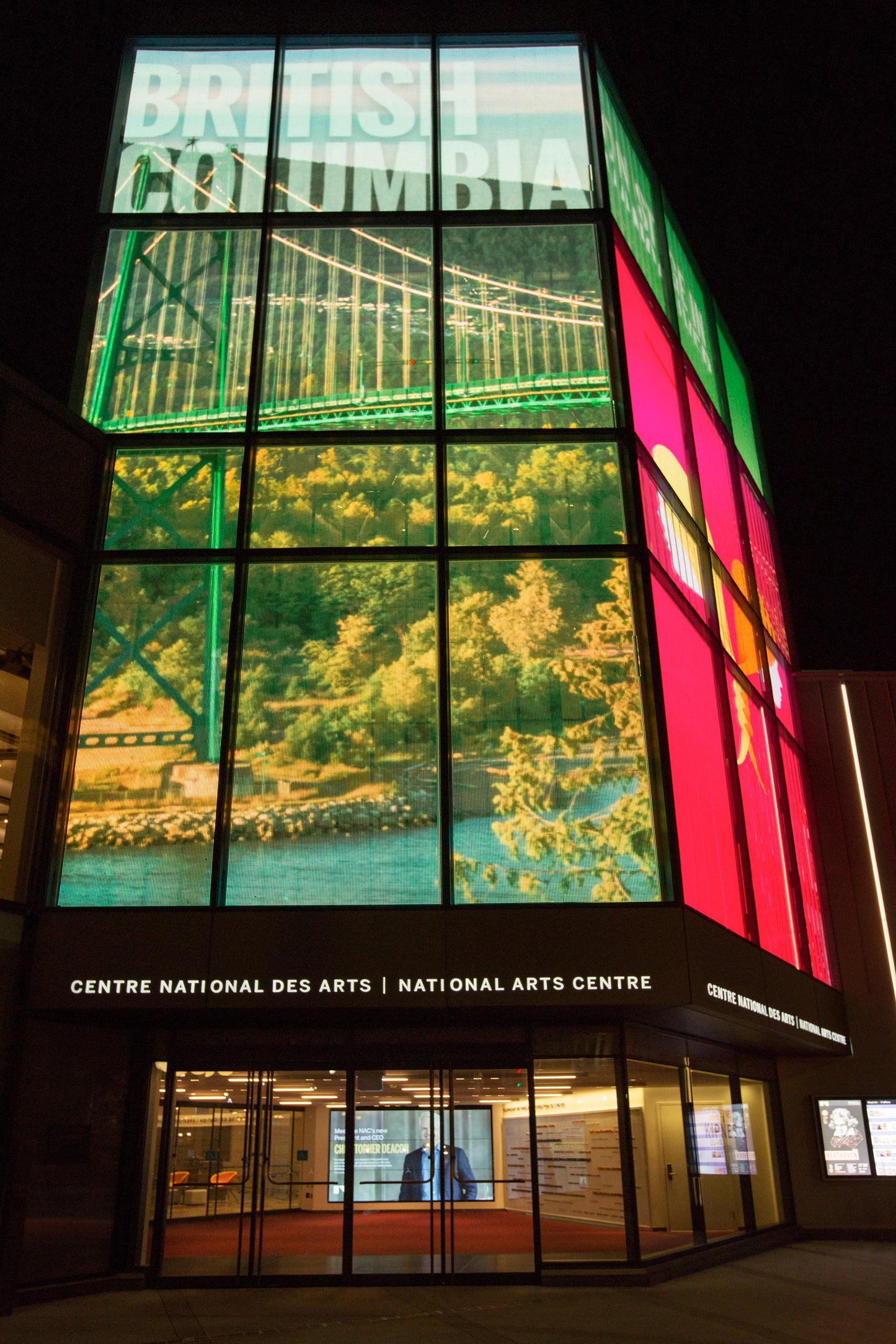 La Facade Multimédia du Centre National des Arts