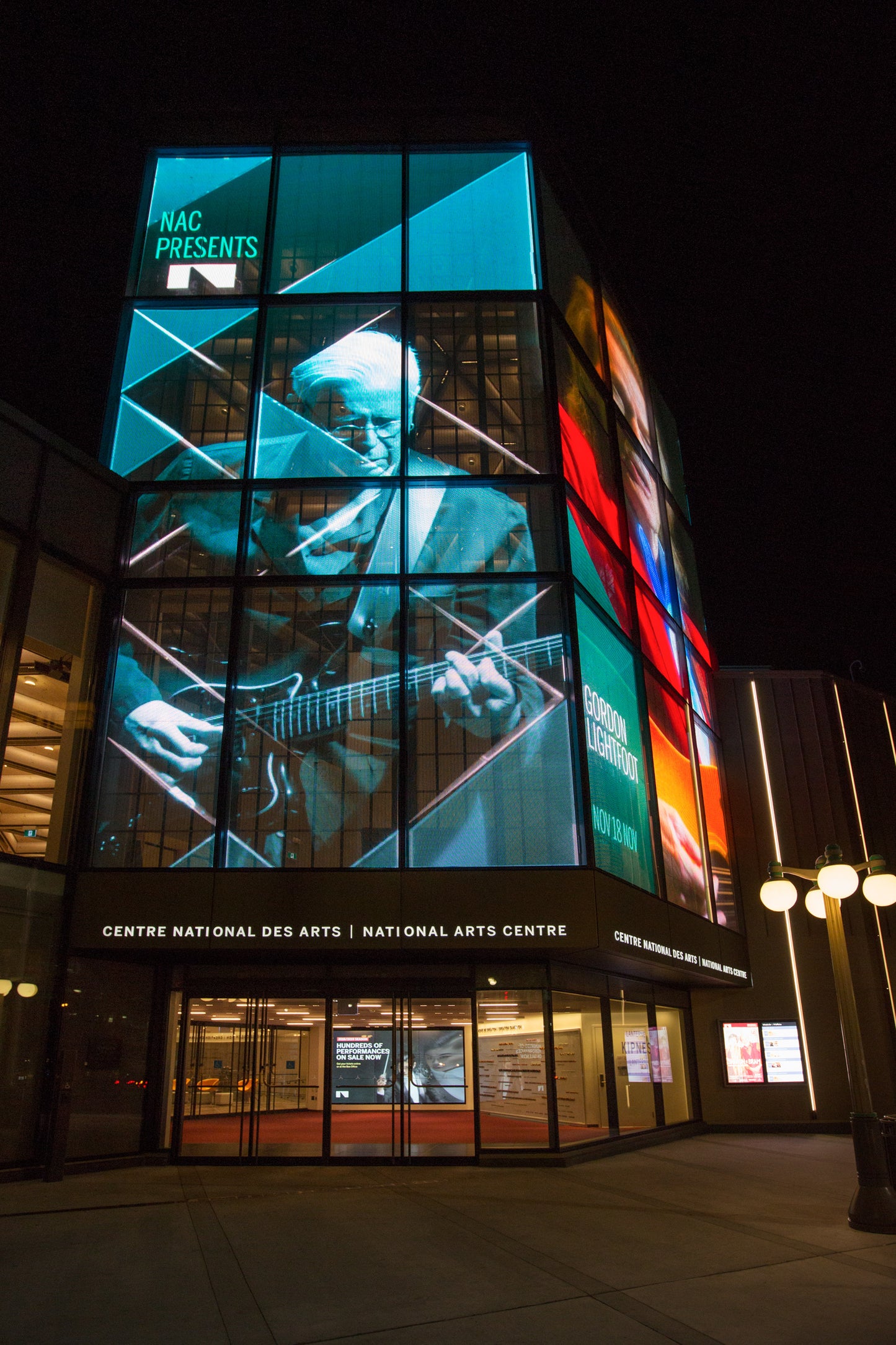 La Facade Multimédia du Centre National des Arts