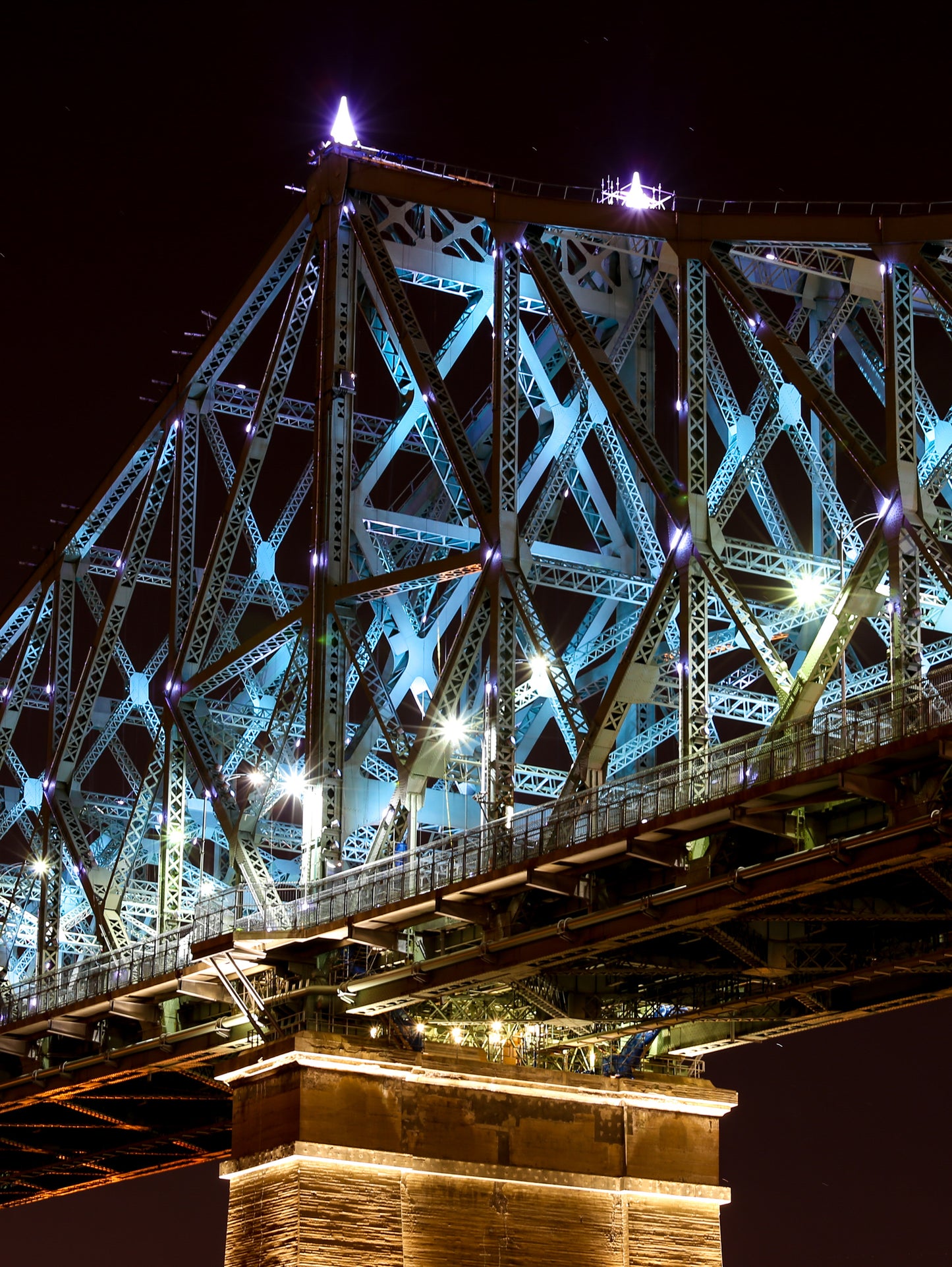 Illumination du pont Jacques-Cartier